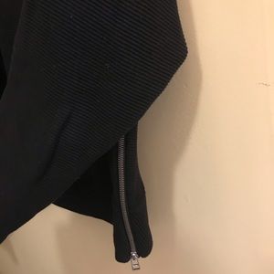 Aritzia Wilfred Free thick side zipper pullover